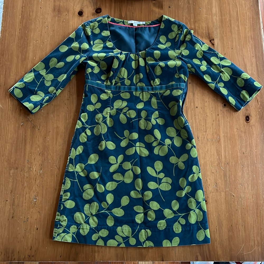 Boden US size 4P and UK size 8P. Worn once. Dress is in great condition.